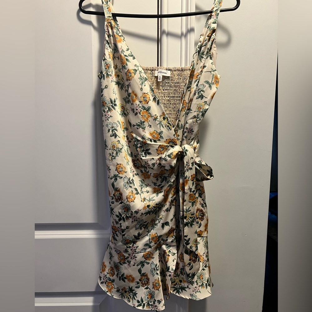 Heartloom, never worn sweet flower dress. Size 0